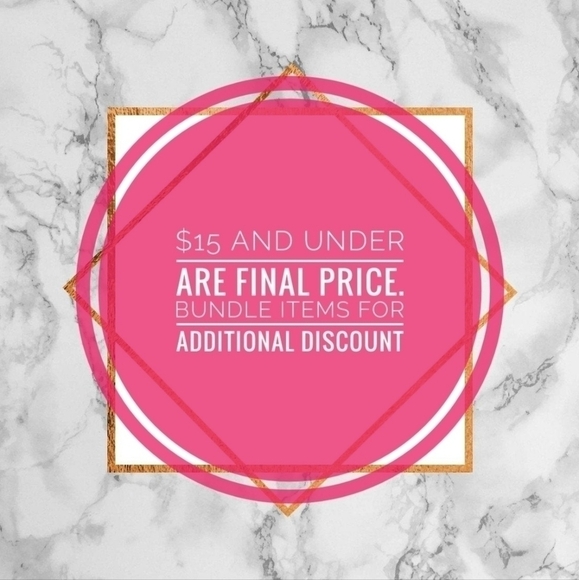 5/$25 HOLIDAY TIME Graphic Believe in Magic Santa Clause Scoop Neck T-shirt - Picture 4 of 5